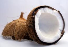 Nuca de cocos protejează ficatul de efectele alcoolului şi întăreşte sistemul imunitar