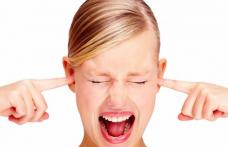 Aveţi urechile înfundate sau vă ţiuie? Sfaturi care vă ajută să scăpaţi de aceste probleme
