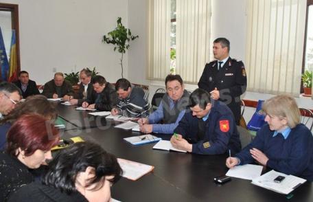 Pregătire în domeniul situaţiilor de urgenţă efectuată de ISU Botoşani cu șefii SVSU la Dorohoi - FOTO