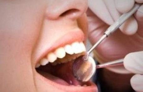 Ce boli poţi să ai dacă ţi se strică dinţii repede