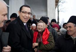Victor Ponta întâmpinat la Corni de o mare de oameni