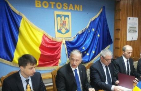 Mircea Geoană solicită autorităţilor botoşănene să nu amestece politica în realizarea proiectelor strategice şi economice
