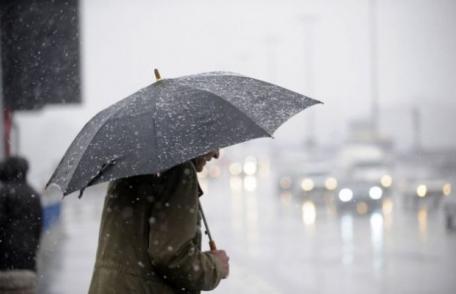 Ploi şi temperaturi scăzute în toată ţara, de marţi până joi