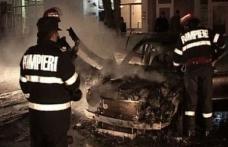 Autoturism distrus într-un incendiu izbucnit luni noapte 