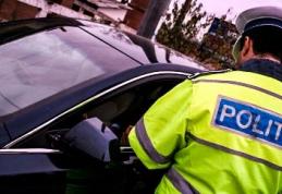Depistat de poliţişti în timp ce conducea un autoturism neînmatriculat