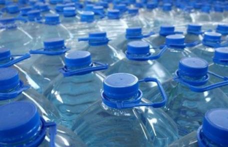 Sute de mii de sticle cu apă au fost retrase din magazine. Nu o să-ţi vină să crezi ce scria pe etichete
