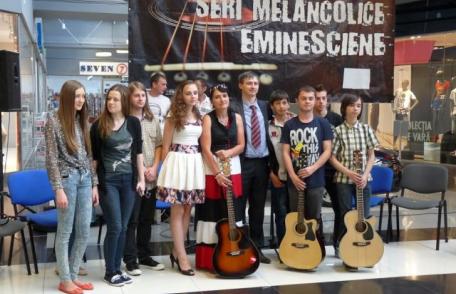 Tineri folkişti promovaţi la Festivalul Naţional „Seri melancolice eminesciene”