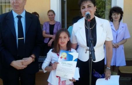 Deputatul PSD Tamara Ciofu premiază pentru al doilea an la rând cel mai bun elev din fiecare școală din colegiul său