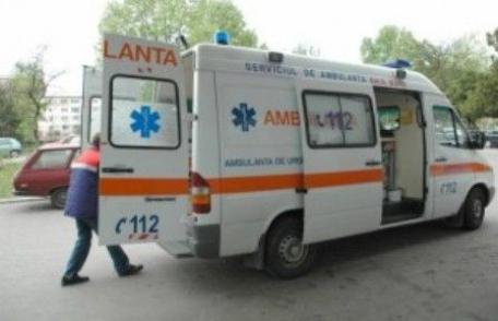Bătrână din Dorohoi ajunsă în stare gravă la spital după ce a căzut în gol de la etajul doi al blocului în care locuia