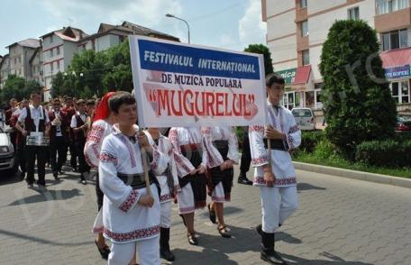 Duminică are loc parada Festivalului Internațional de muzică populară „Mugurelul” 2014. Vezi detalii!