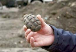 Grenadă găsită în gospodăria unui bărbat în timp ce săpa pentru a construi un gard
