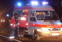 Cinci tineri ajunși la spital după ce s-au răsturnat cu mașina