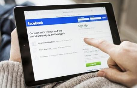 Facebook dezvăluie o nouă funcţie ce îi va face pe oameni să petreacă mai mult timp pe reţeaua de socializare