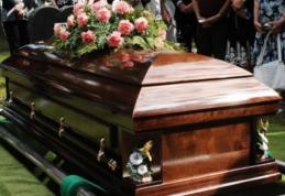 Noua lege funerară. Înmormântarea fără preot este posibilă