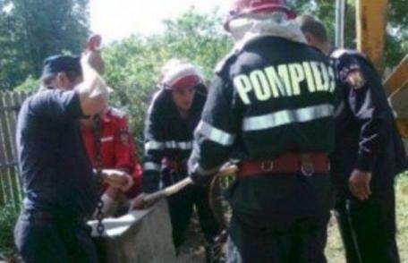 Femeie căzută într-o fântână, salvată de pompieri