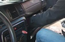 Tânăr depistat de jandarmi după ce a furat un radiocasetofon dintr-o mașină