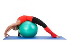 Experții în fitness recomandă exercițiile care consolidează partea centrală a corpului