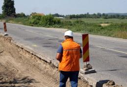 O firmă din Botoșani reabilitează drumul județean DJ 282 Iași-Botoșani. Termen final luna octombrie