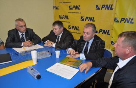 PDL și PNL au dat mâna oficial și la Dorohoi în prezența lui Țurcanu și Flutur - FOTO