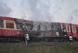 Trenul regional Dorohoi – Iași a luat foc în Broscăuți! - VIDEO/FOTO