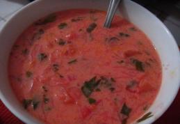 Supă de sfeclă roșie dreasă cu smântână