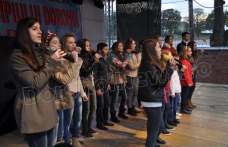 Debut de spectacol cu grupul „VOCES” la Zilele Municipiului Dorohoi 2014 - FOTO