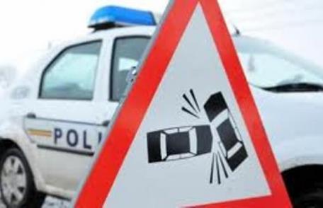 Un șofer din Dorohoi în stare de ebrietate a intrat în coliziune frontală cu un autoturism parcat pe marginea străzii