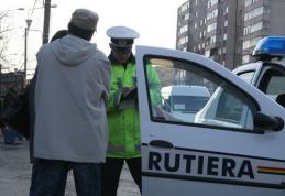 Deși avea permisul suspendat a fost depistat circulând pe o strada din Botoșani