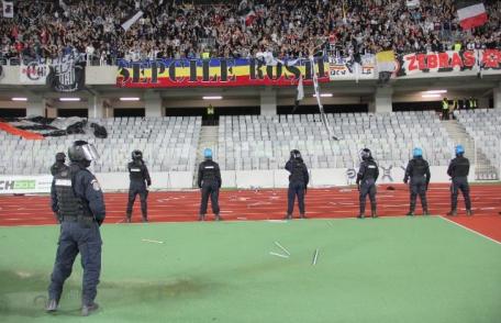Peste 40 de de susţinători ai echipei de fotbal Petrolul Ploieşti au interdicţie de a pătrunde pe stadioane