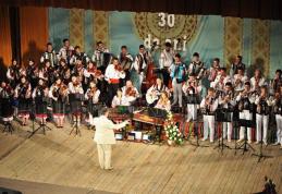 Concertul „Orchestra Mugurelul – 30 de ani”, în emisiunea „Cântec și poveste” la TVR3/TVR Iași. Vezi detalii!