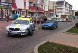 Accident produs pe Bulevardul Victoriei din Dorohoi: Mașini avariate și un bărbat rănit ușor - FOTO