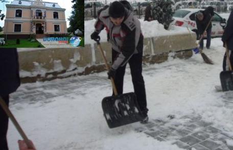 Comunicat Primăria Dorohoi: Dacă nu curățați zăpada din dreptul imobilelor proprii, riscați să primiți amendă