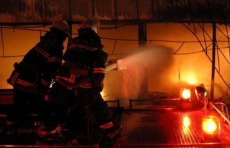 Incendiu la o şcoală din județul Botoșani. Pompierii au intervenit mai bine de şapte ore