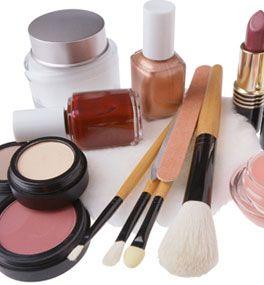 O treime dintre produsele cosmetice conţin cel puţin un ingredient cancerigen 