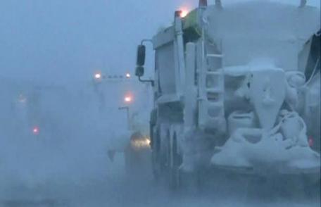 Drumarii, în alertă maximă. Urmează încă 27 de ore de ninsori în aproape toată ţara