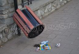 Primim la redacție: Coșurile de gunoi din nou în atenția …„răufăcătorilor” - FOTO