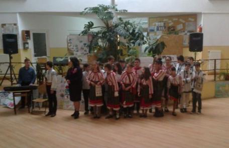„Chipul mamei în cântec şi poezie” - Sărbătorit la Școala Gimnazială „Ştefan cel Mare” Dorohoi - FOTO