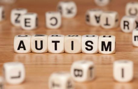 Câți copii autiști sunt în România și cum îți dai seama că un copil suferă de autism?