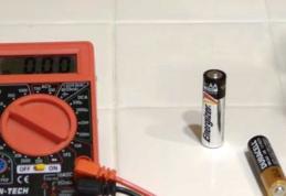 Vezi cum poți afla în 2 secunde dacă o baterie este sau nu descărcată - VIDEO