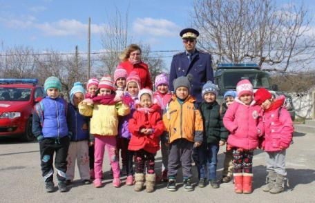 Activitatea Poliţiei de Frontieră din judeţul Botoşani, un punct de atracţie pentru elevii şi profesorii din judeţ - FOTO