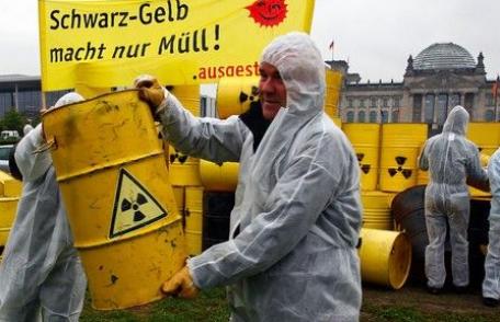 Zeci de mii de germani cer închiderea centralelor nucleare