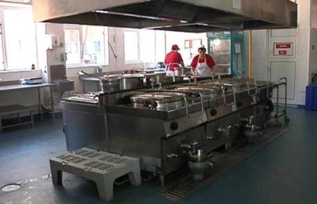 Scandal în sănătate: În bucătăria unui spital se pregătea mâncare pentru nunţi şi botezuri