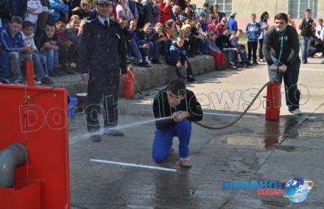 S-au desemnat finaliştii concursului „Echipaj de pompieri” organizat la Liceul „Ion Pillat” Dorohoi - FOTO