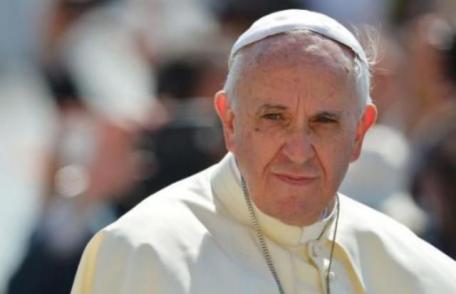 Un bărbat i-a închis de două ori telefonul papei, crezând că este o glumă