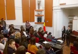 Colegiul Național „Grigore Ghica” Dorohoi, se informează despre bullying - FOTO