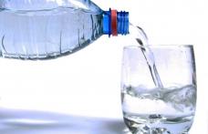 De ce este important să bei apă pe stomacul gol
