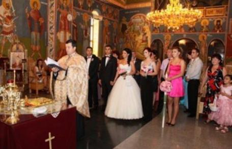 Nunţi şi botezuri fără taxe. Este propunerea unui deputat liberal