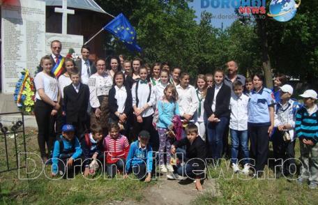 Ziua Eroilor sărbătorită de elevii Școlii Gimnaziale Nr.1 Văculeşti - FOTO