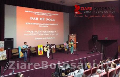 Un nou succes al grupului de muzică folk „Luceafărul” de la Asociaţia Culturală ARLECHIN Botoşani - FOTO