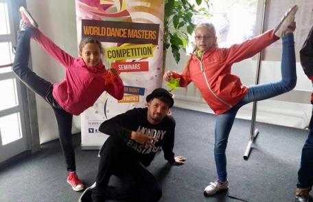 Au reprezentat România! Miruna și Alexandra (Gym Power Spider) din Botoșani, locul I la World Dance Masters 2015 - FOTO
